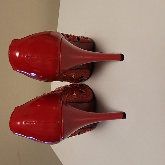 Heals - Picture 3 of 3